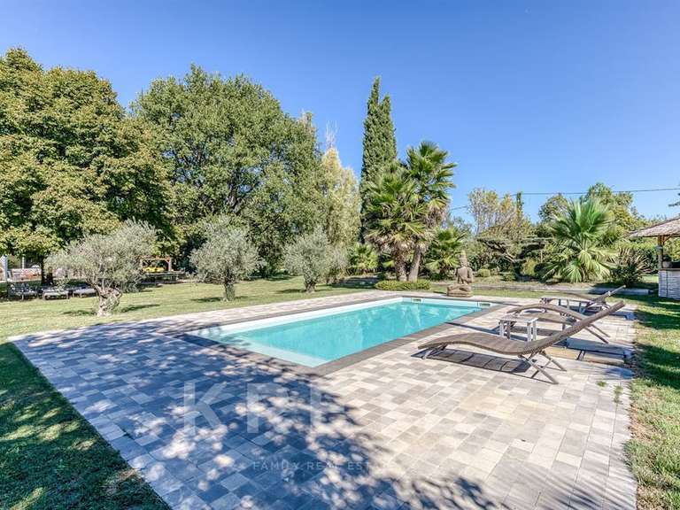 Maison Aubagne - 4 chambres - 215m²