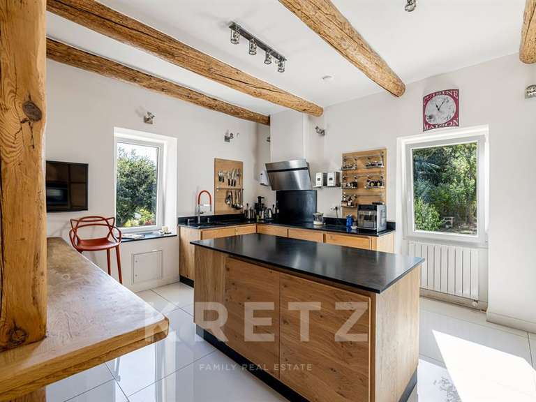 Maison Aubagne - 8 chambres - 360m²