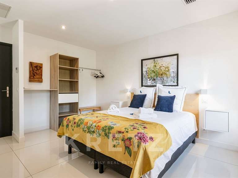 Maison Aubagne - 8 chambres - 360m²