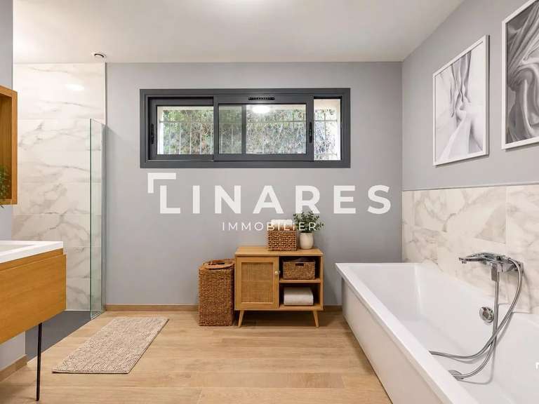 Maison Aubagne - 4 chambres - 232m²