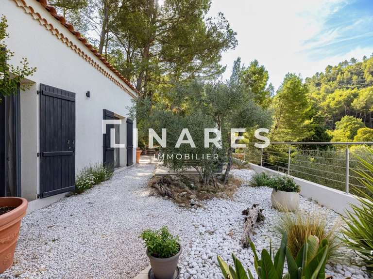 Maison Aubagne - 4 chambres - 232m²