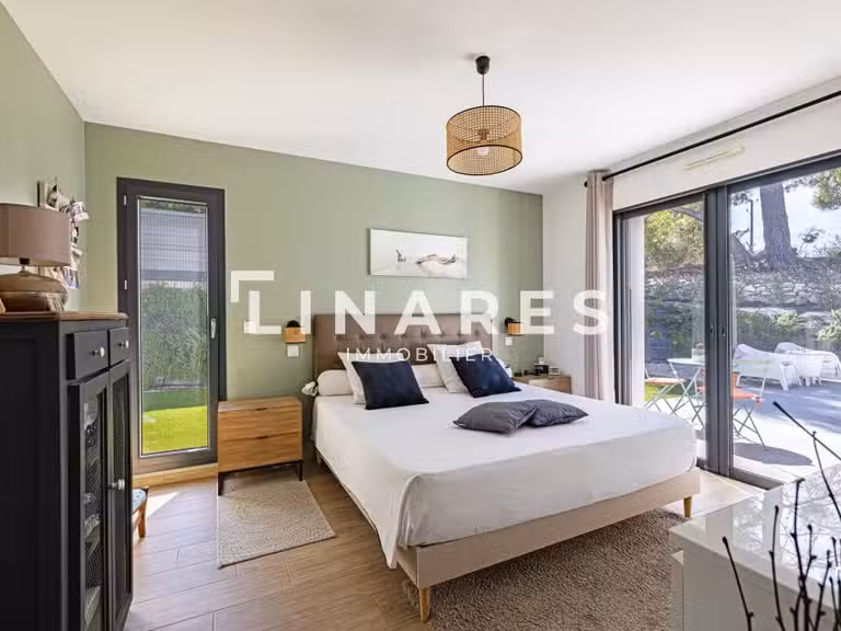 Maison Aubagne - 3 chambres - 147m²