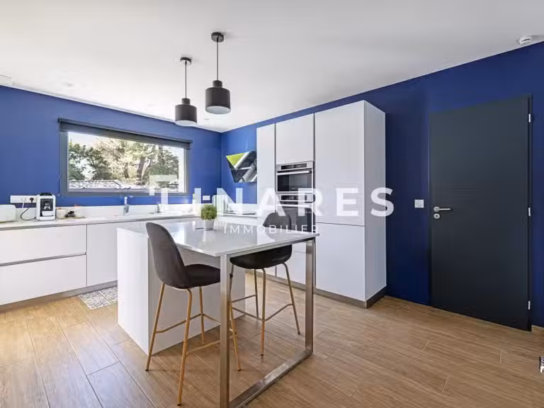 Maison Aubagne - 3 chambres - 147m²