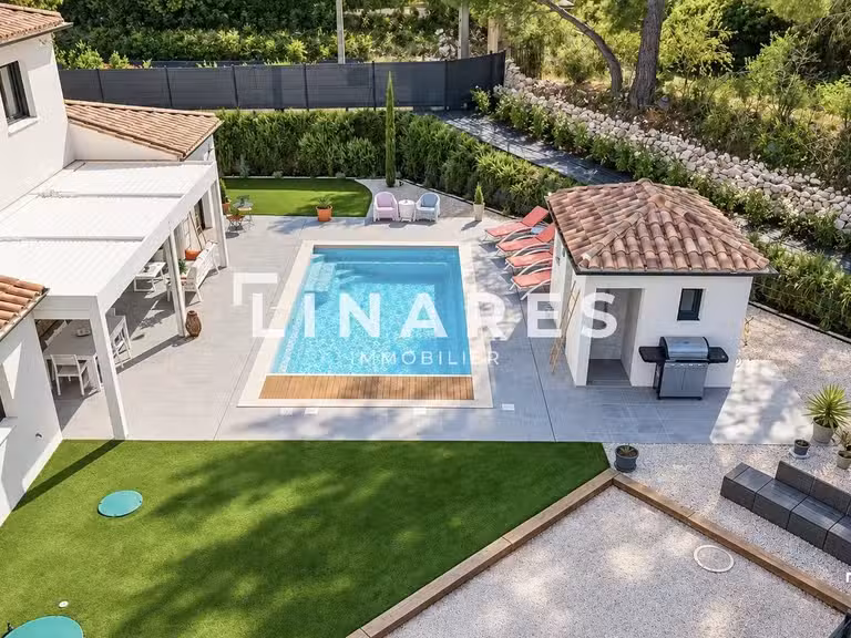 Maison Aubagne - 3 chambres - 147m²