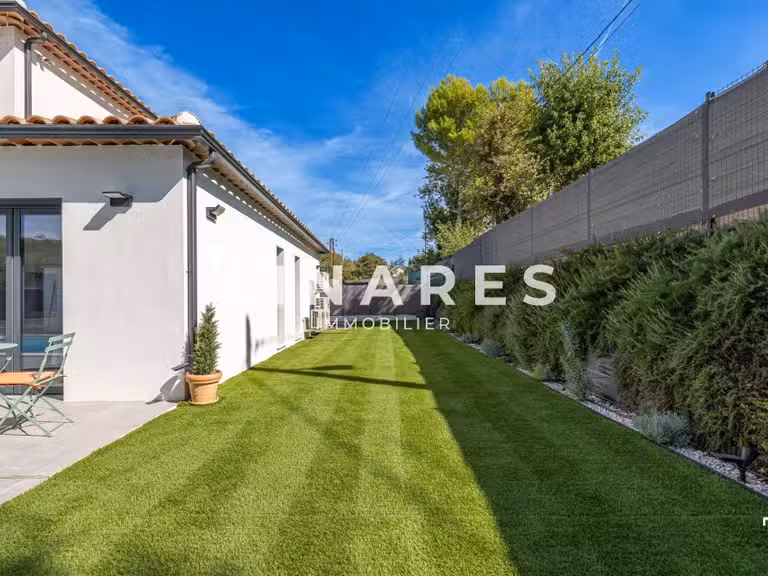 Maison Aubagne - 3 chambres - 147m²