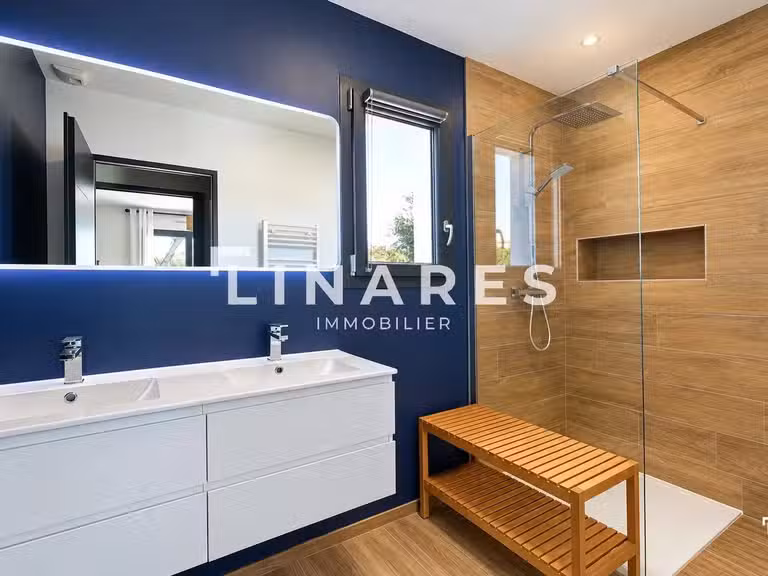 Maison Aubagne - 3 chambres - 147m²