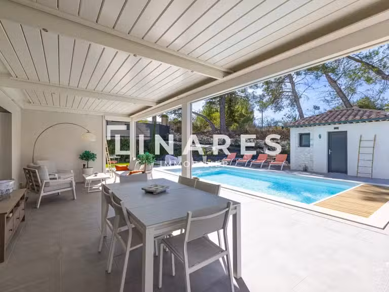 Maison Aubagne - 3 chambres - 147m²