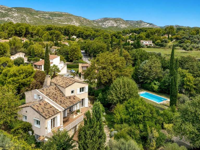 Maison Aubagne - 4 chambres - 210m²