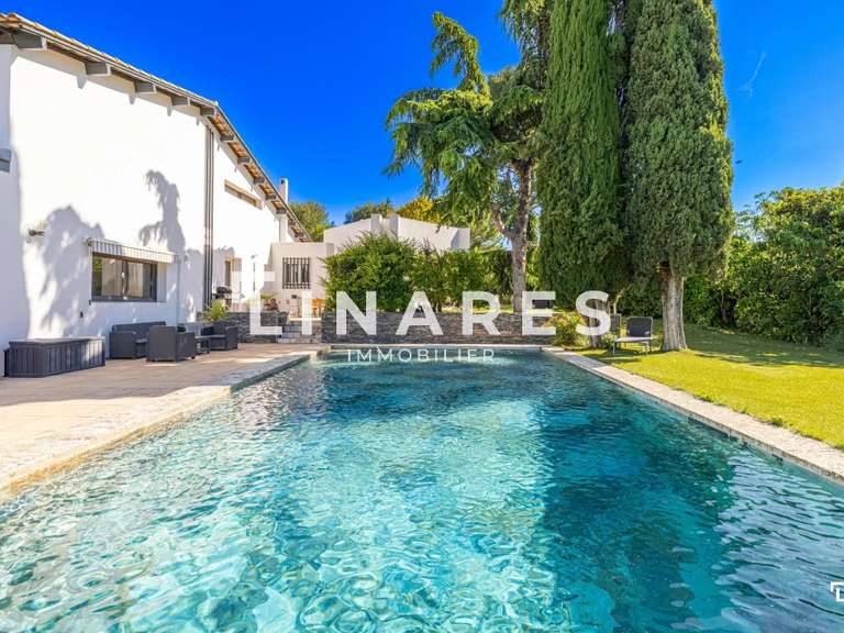 Villa Aubagne - 4 bedrooms - 220m²