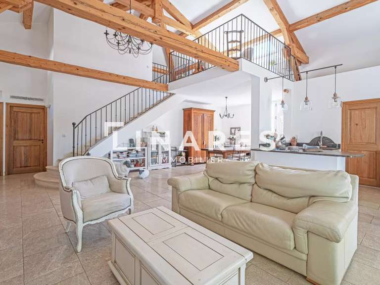 Villa Aubagne - 5 chambres - 220m²