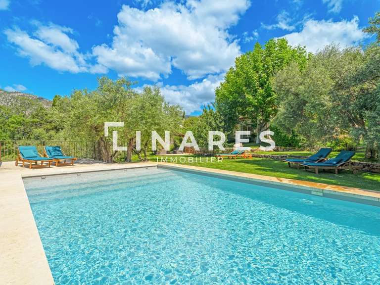 Villa Aubagne - 5 chambres - 220m²