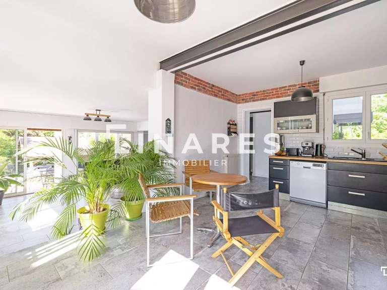 Villa Aubagne - 4 chambres - 223m²