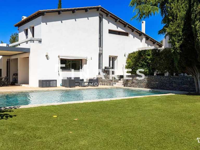 Villa Aubagne - 4 chambres - 223m²