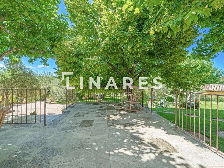 Villa Aubagne - 5 chambres - 220m²