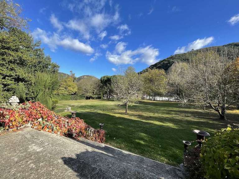 Propriété Aubenas - 17 chambres - 1000m²