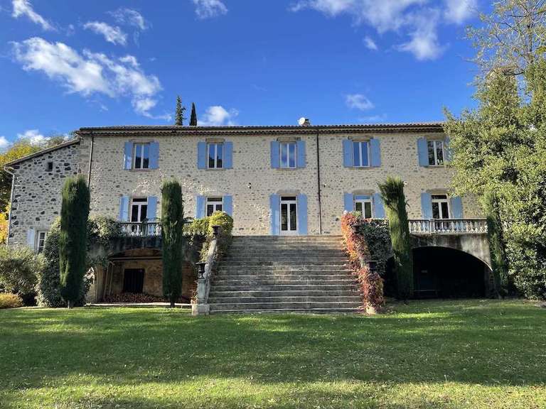 Propriété Aubenas - 17 chambres - 1000m²