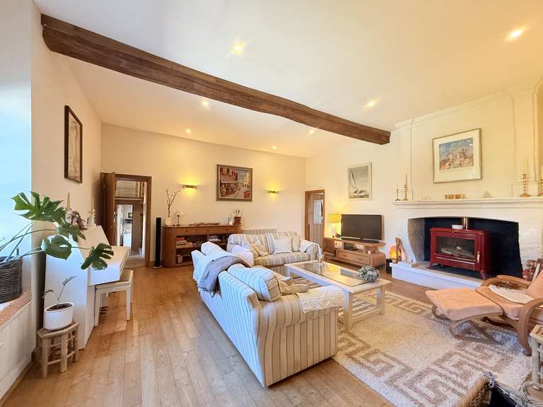 Maison Aubeterre-sur-Dronne - 3 chambres - 251m²