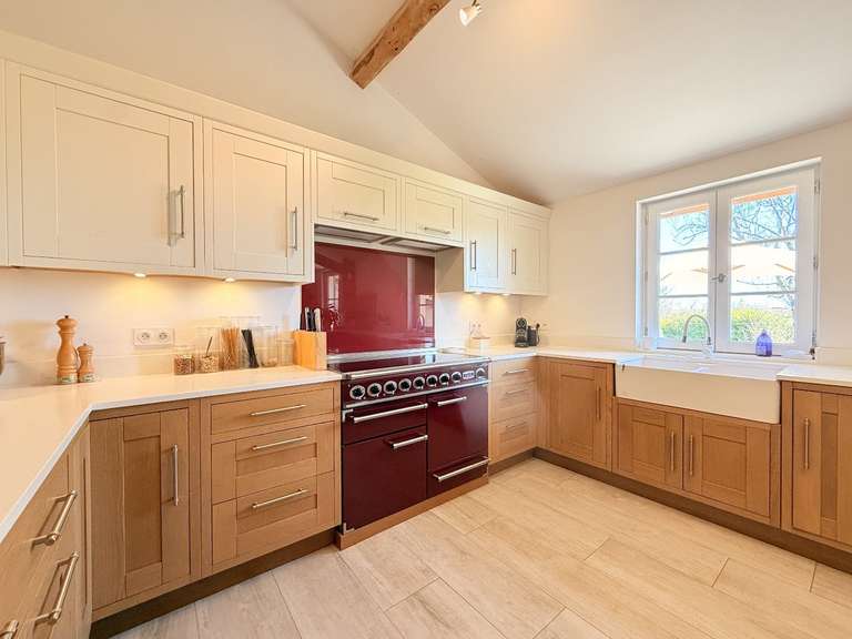 Maison Aubeterre-sur-Dronne - 3 chambres - 251m²