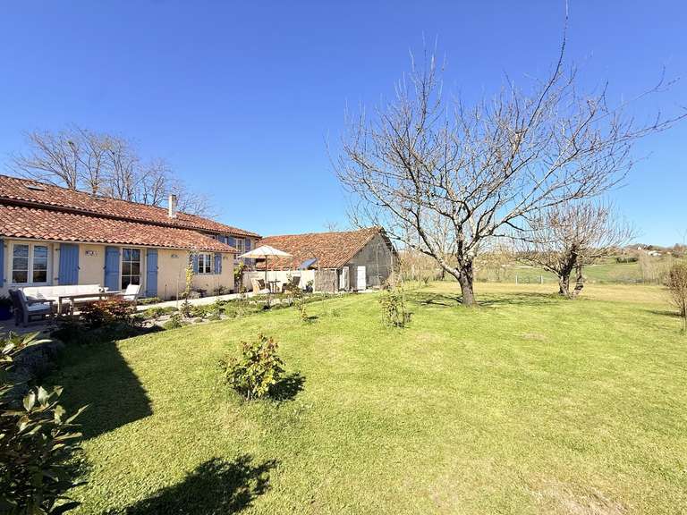 Maison Aubeterre-sur-Dronne - 3 chambres - 251m²