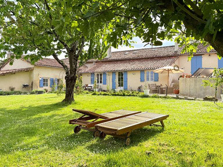 House Aubeterre-sur-Dronne - 4 bedrooms - 251m²