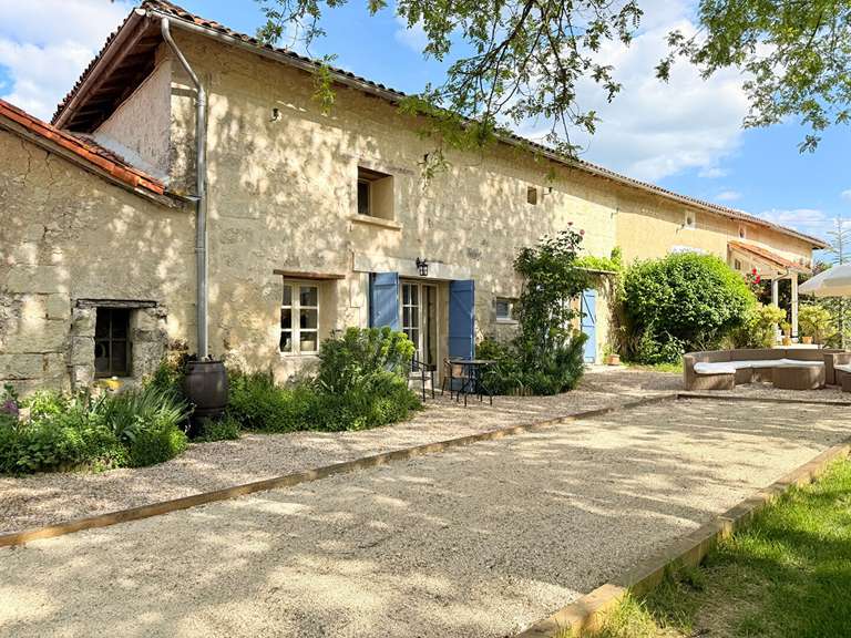 House Aubeterre-sur-Dronne - 4 bedrooms - 251m²