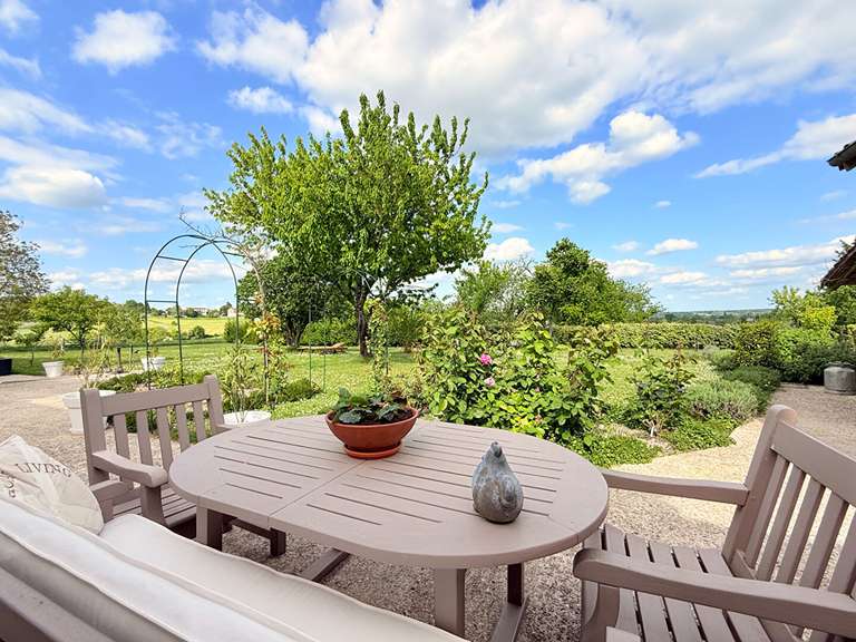 House Aubeterre-sur-Dronne - 4 bedrooms - 251m²