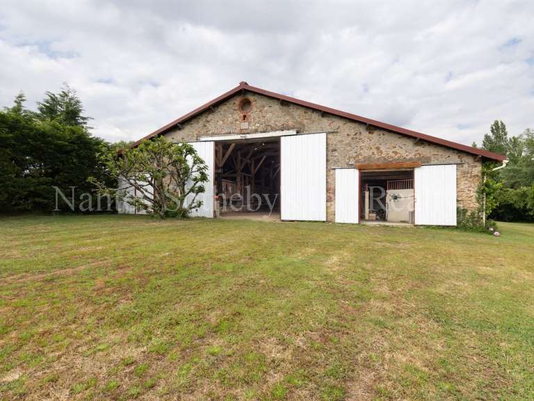 Maison Aubigny-les-Clouzeaux - 5 chambres - 232m²
