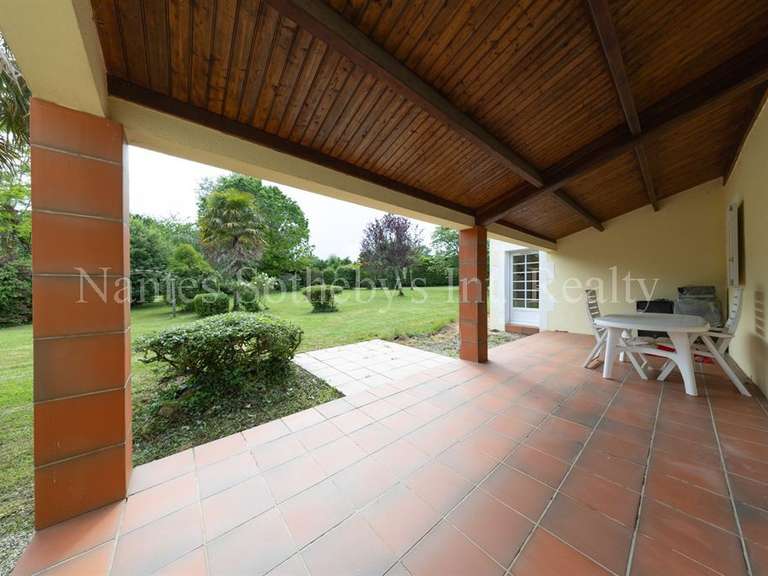 Maison Aubigny-les-Clouzeaux - 5 chambres - 232m²