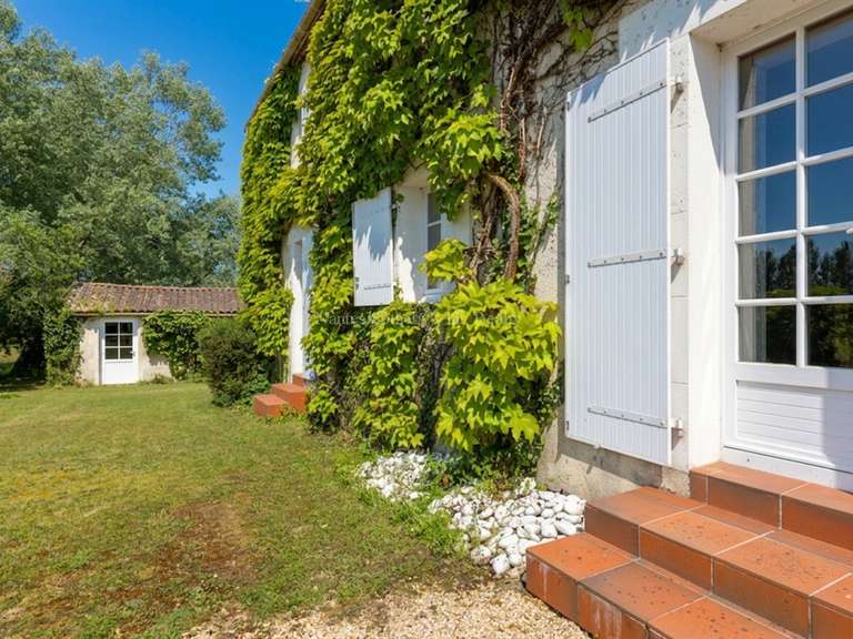 Maison Aubigny-les-Clouzeaux - 5 chambres - 232m²