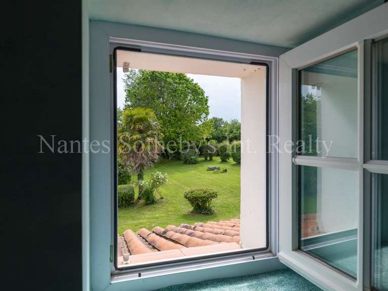 Maison Aubigny-les-Clouzeaux - 5 chambres - 232m²