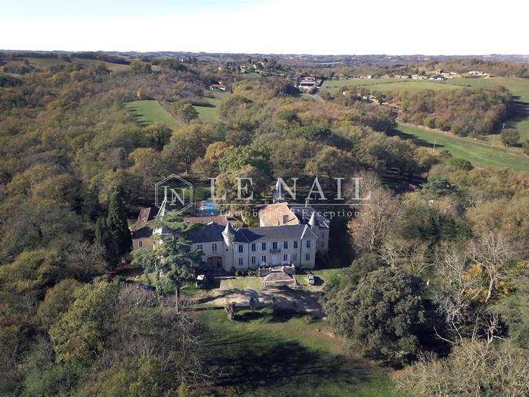 Château Auch - 10 chambres - 640m²