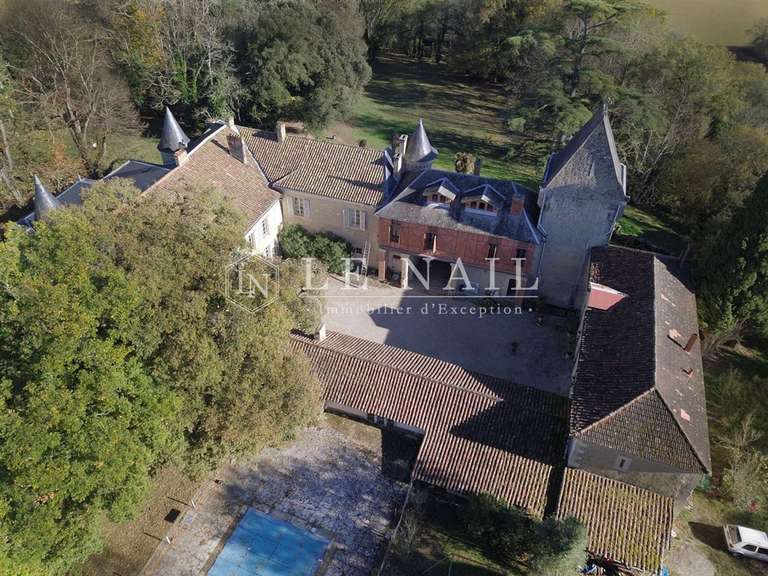 Château Auch - 10 chambres - 640m²