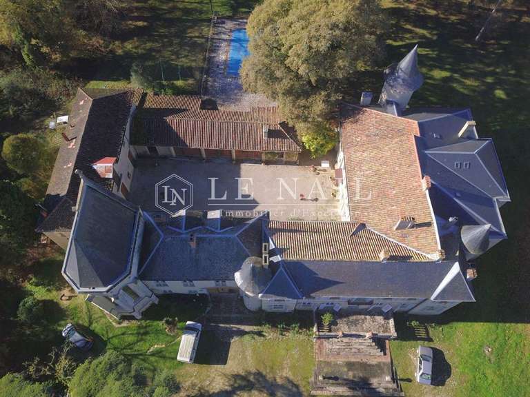 Château Auch - 10 chambres - 640m²