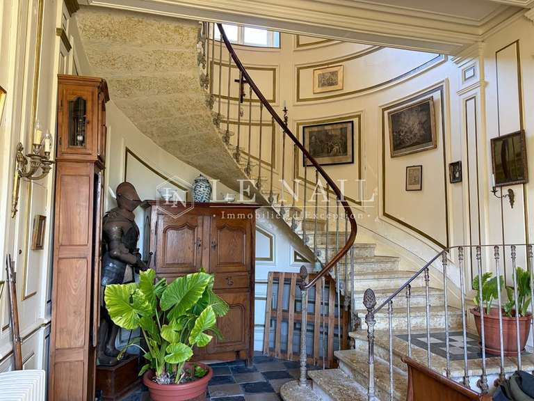 Castle Auch - 10 bedrooms - 640m²