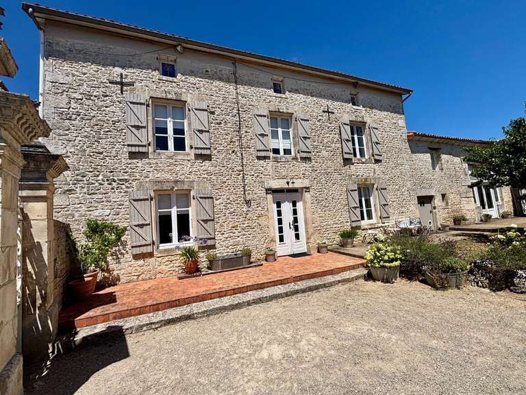 Maison Aunac - 8 chambres - 429m²