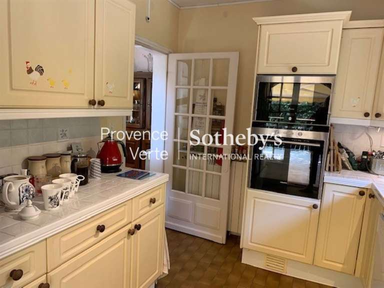 Maison Aups - 5 chambres - 159m²