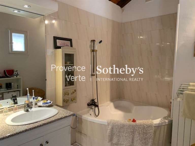 Maison Aups - 5 chambres - 159m²