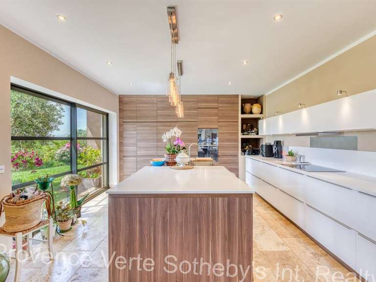 Maison Aups - 5 chambres - 261m²