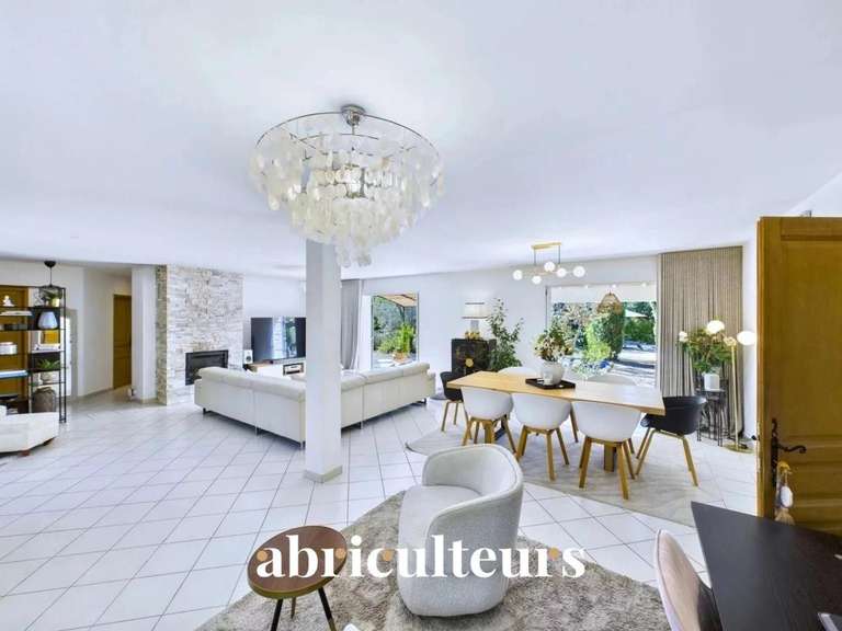 House Aups - 8 bedrooms - 261m²