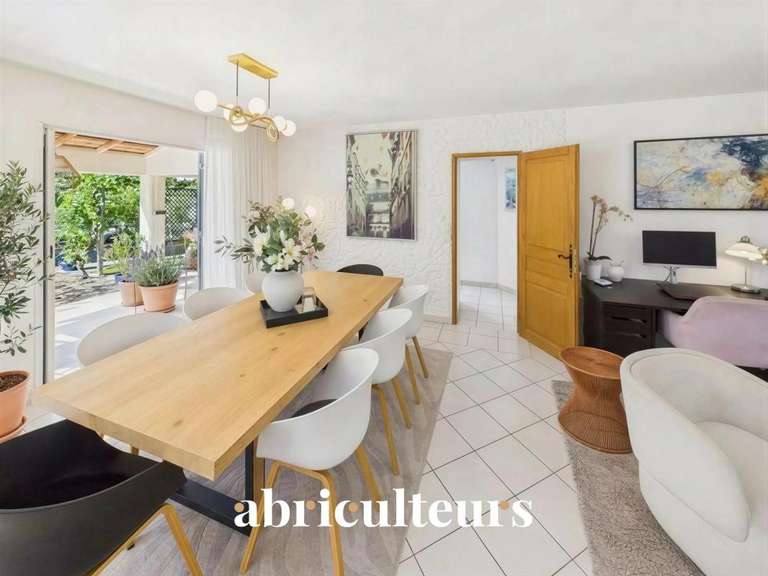 House Aups - 8 bedrooms - 261m²