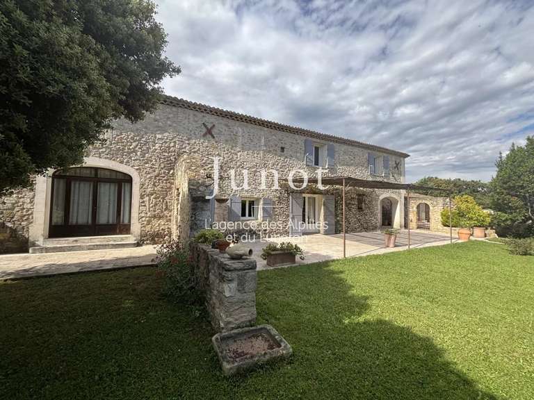 Maison Aureille - 500m²