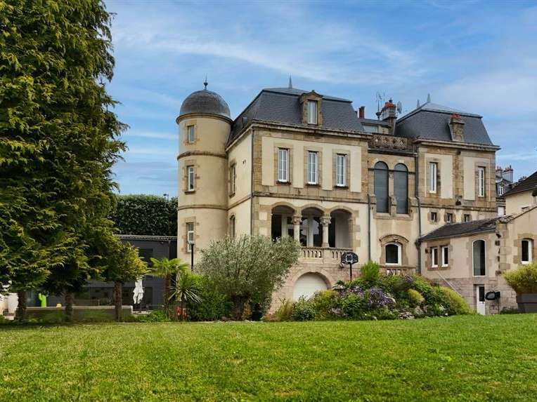 Hôtel particulier Autun - 8 chambres - 583m²