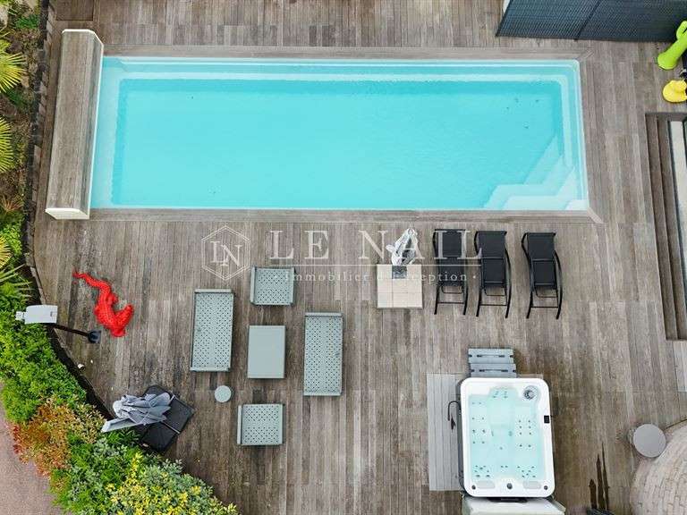 Hôtel particulier Autun - 8 chambres - 583m²