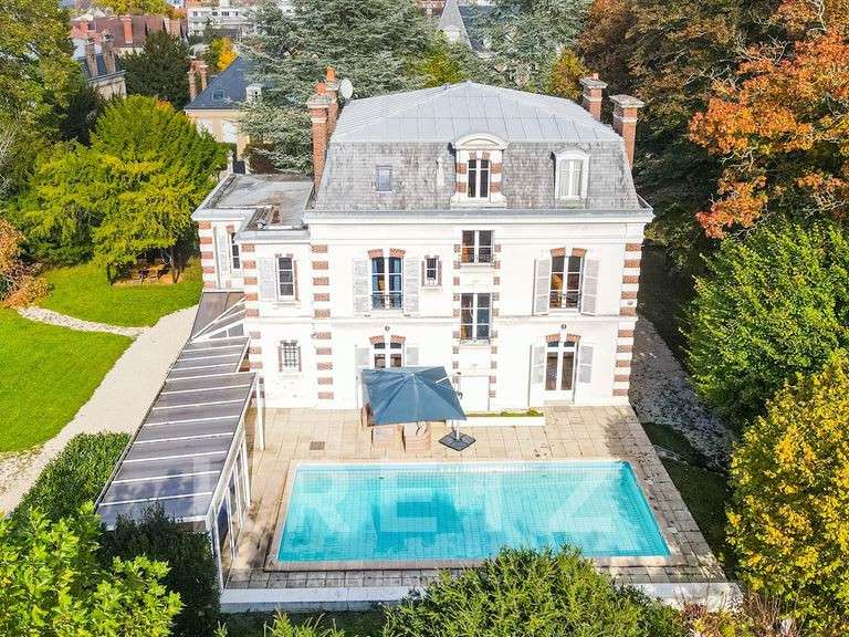 Maison Auxerre - 7 chambres - 324m²