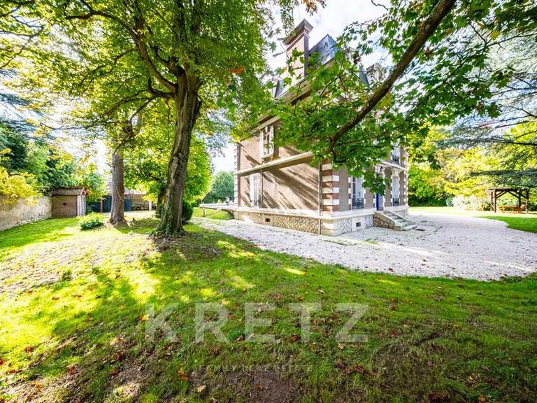House Auxerre - 7 bedrooms - 400m²