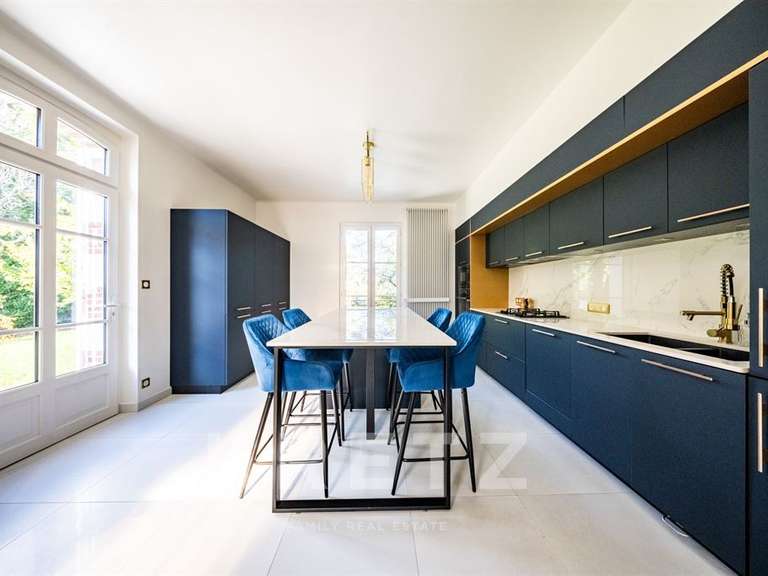 House Auxerre - 7 bedrooms - 400m²