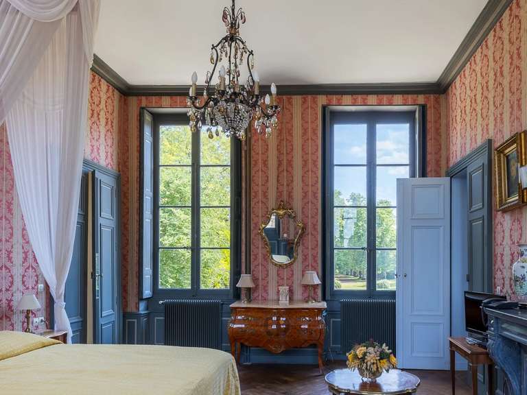 Château Avallon - 25 chambres - 1700m²
