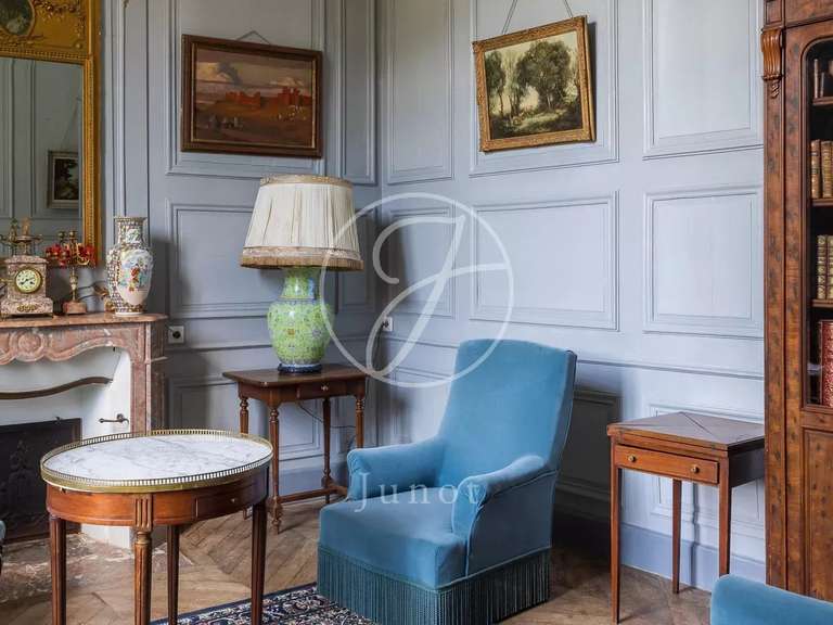 Castle Avallon - 25 bedrooms - 1700m²