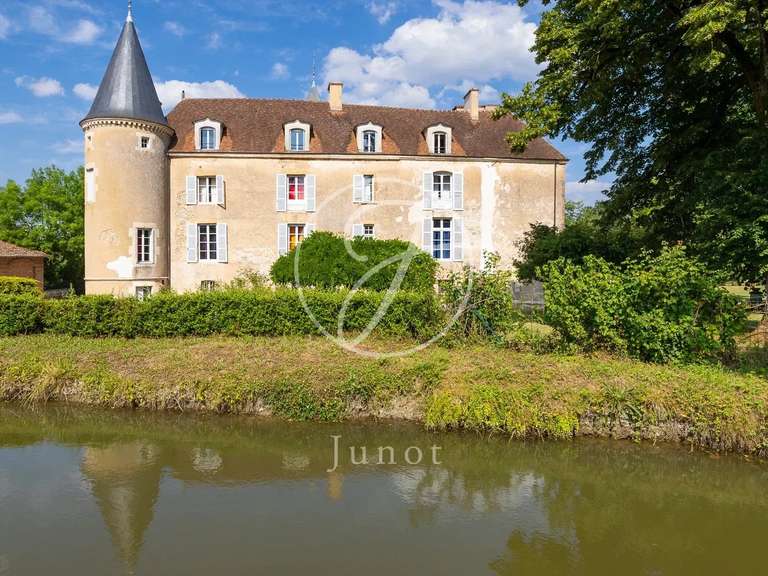 Château Avallon - 25 chambres - 1700m²