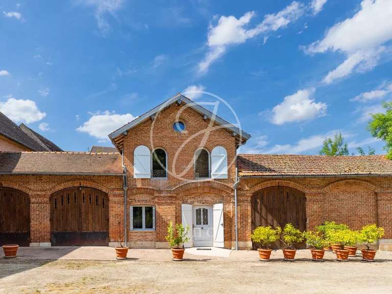 Castle Avallon - 25 bedrooms - 1700m²